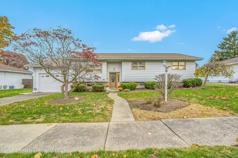 807 Marion Ln, Moosic, PA 18507