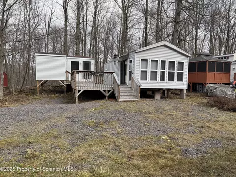 160 Cavalry Ct, Covington Twp, PA 18424