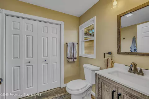 902 Johns Dr, Moosic, PA 18507 photo 32