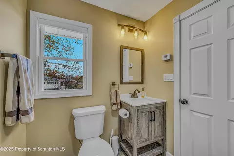 902 Johns Dr, Moosic, PA 18507 photo 34