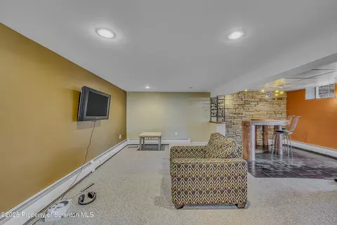 902 Johns Dr, Moosic, PA 18507 photo 45