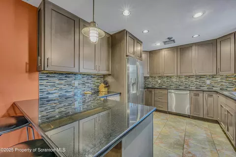 902 Johns Dr, Moosic, PA 18507 photo 20