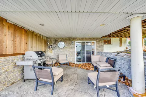 902 Johns Dr, Moosic, PA 18507 photo 11