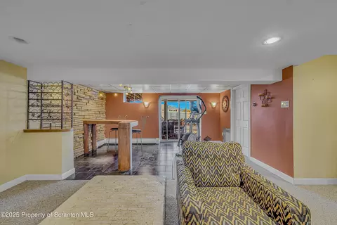 902 Johns Dr, Moosic, PA 18507 photo 43