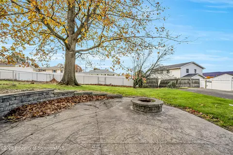 902 Johns Dr, Moosic, PA 18507 photo 12