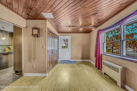 902 Johns Dr, Moosic, PA 18507 photo 23