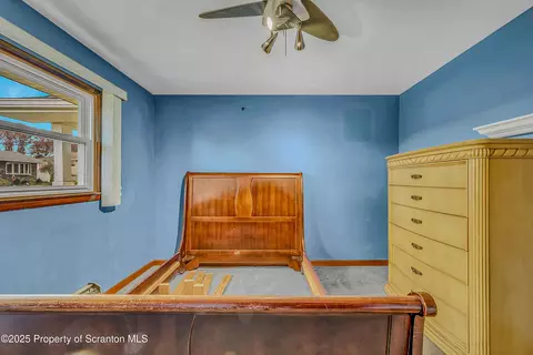 902 Johns Dr, Moosic, PA 18507 photo 28