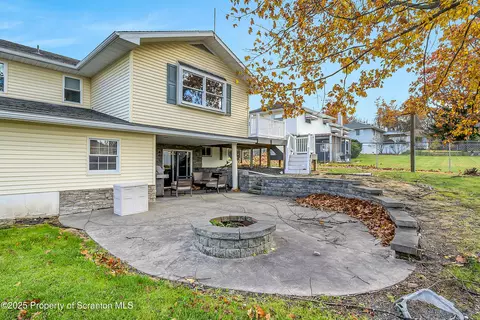 902 Johns Dr, Moosic, PA 18507 photo 7