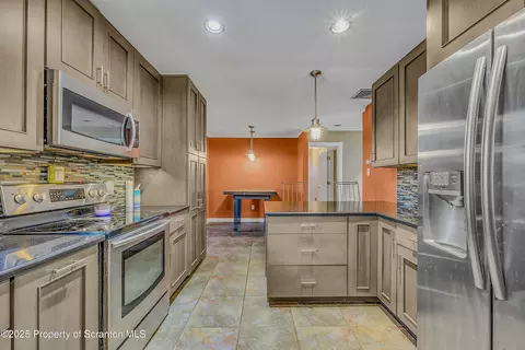 902 Johns Dr, Moosic, PA 18507 photo 18