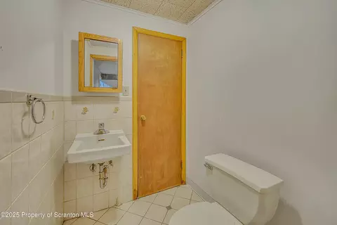 902 Johns Dr, Moosic, PA 18507 photo 38