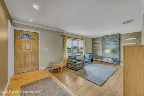 902 Johns Dr, Moosic, PA 18507 photo 14