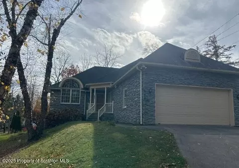 101 Deacons Grn, Clarks Green, PA 18411