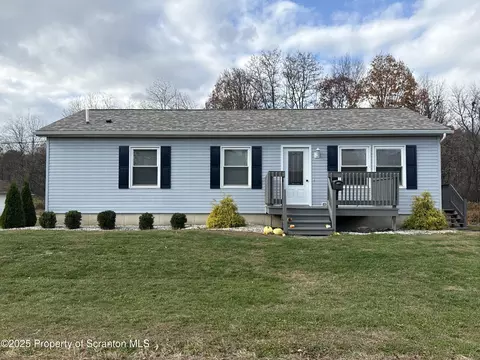 132 Jackson St, Dupont, PA 18641