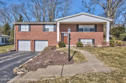 604 Oak Ln, Clarks Summit, PA 18411