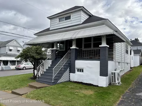 17 Wanda St, Throop, PA 18512