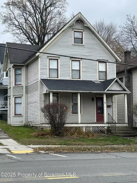 30 Belmont St, Carbondale, PA 18407