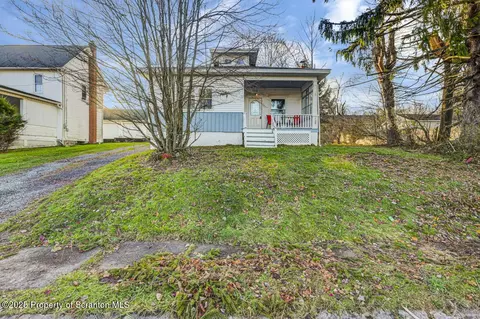 129 Spring Garden St, Moscow, PA 18444