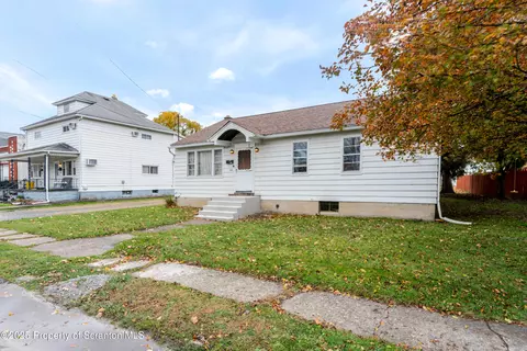 1143 Reynolds Ave, Taylor, PA 18517