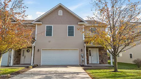 192 Shadow Wood Cir, Archbald, PA 18403