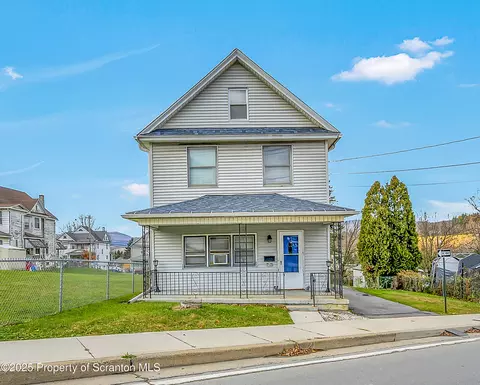 753 Dunmore St, Throop, PA 18512