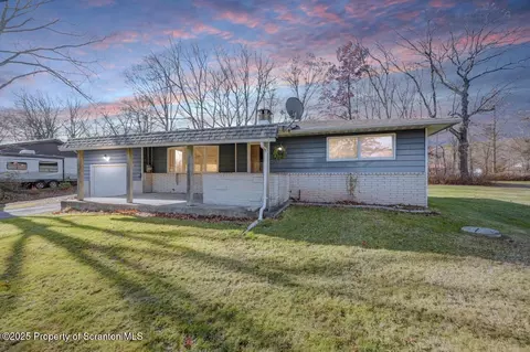 580 Arnold Dr, Jefferson Twp, PA 18436