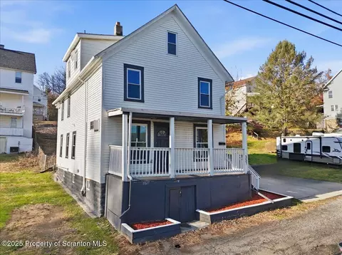 357 Hughes Ct, Scranton, PA 18504