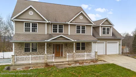 25 Old Gravity Rd, Carbondale, PA 18407