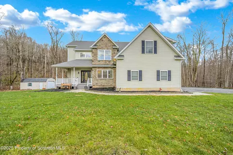 125 Constitution Dr, Covington Twp, PA 18444