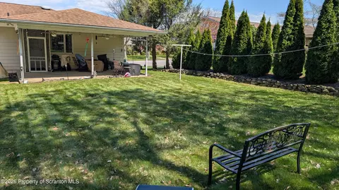 618 Shirley Ln, Dunmore, PA 18512