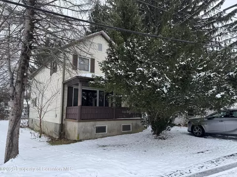 1150 Franklin St, Old Forge, PA 18518