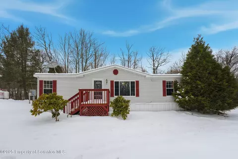 141 Hollister Dr, Moscow, PA 18444