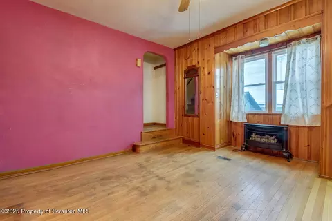 Living - 1114 Eynon St, Scranton, PA 18504 photo 2 of 4