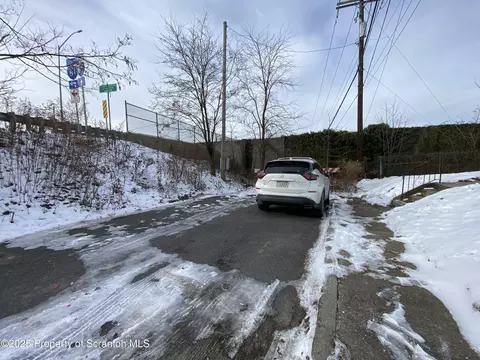 Exterior - 907 E Drinker St, Dunmore, PA 18512 photo 4 of 4