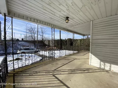 Exterior - 907 E Drinker St, Dunmore, PA 18512 photo 2 of 4