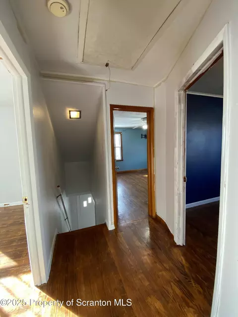 Entry Way - 907 E Drinker St, Dunmore, PA 18512 photo 1 of 2