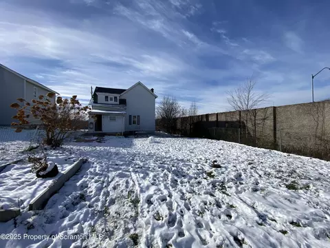 Exterior - 907 E Drinker St, Dunmore, PA 18512 photo 3 of 4