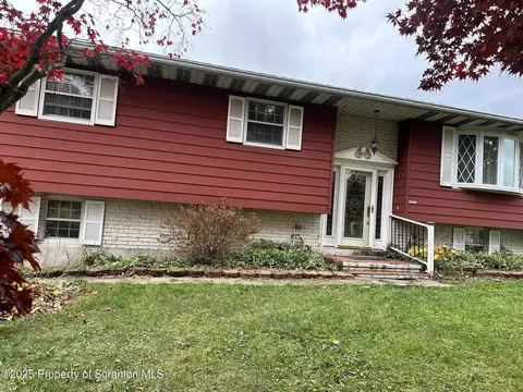 2406 Lakeview Dr, Ransom Township, PA 18411