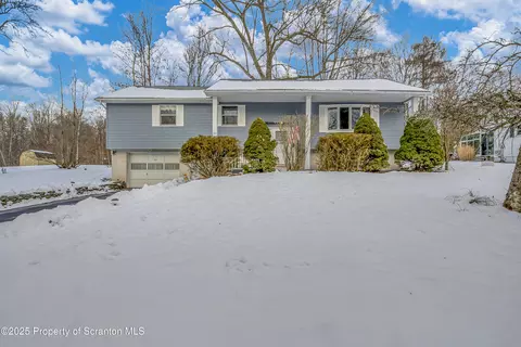 34 White Birch Ln, Dalton, PA 18414