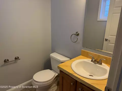 Bath - 615 Arthur Ave, Scranton, PA 18510 photo 3 of 3