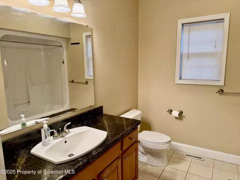 Bath - 615 Arthur Ave, Scranton, PA 18510 photo 1 of 3