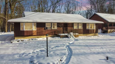 3908 Navaho Ln, Lake Ariel, PA 18436