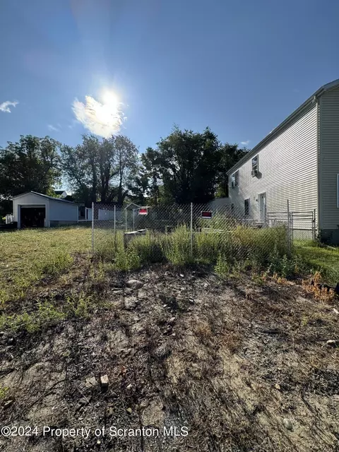 609 4th Ave, Jessup, PA 18434