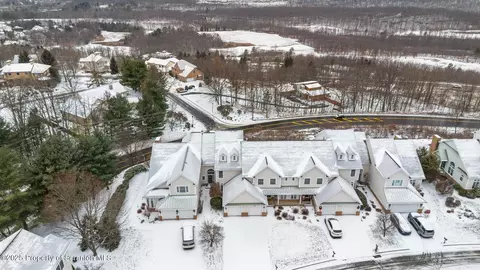 302 Thackeray Close, Moosic, PA 18507 photo 43