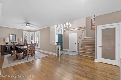 302 Thackeray Close, Moosic, PA 18507 photo 11