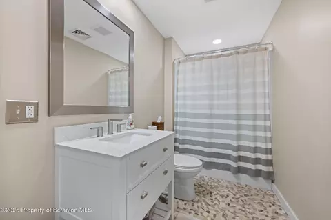 302 Thackeray Close, Moosic, PA 18507 photo 34