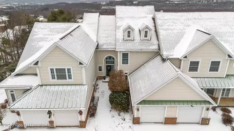 302 Thackeray Close, Moosic, PA 18507 photo 42