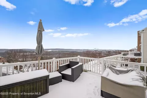302 Thackeray Close, Moosic, PA 18507 photo 39