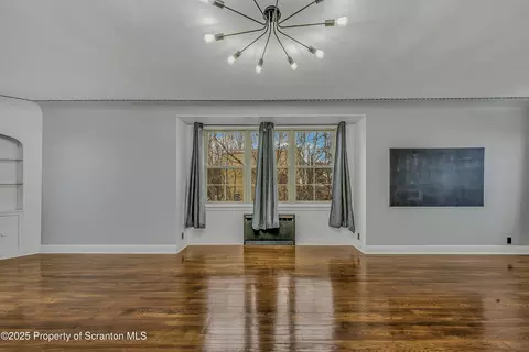 Living - 141 School St, Scranton, PA 18508 photo 3 of 10