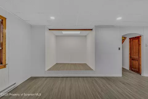 Living - 141 School St, Scranton, PA 18508 photo 10 of 10