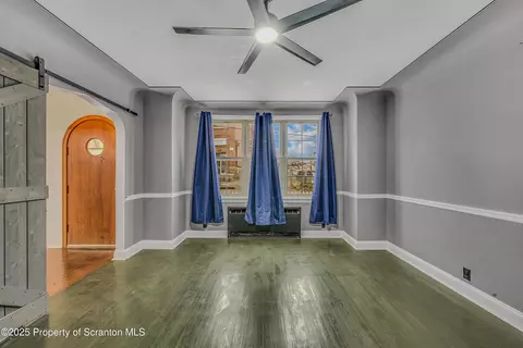 Living - 141 School St, Scranton, PA 18508 photo 6 of 10